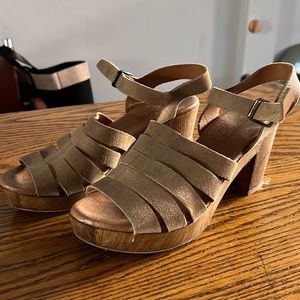 Platform sandals, suede, never warn